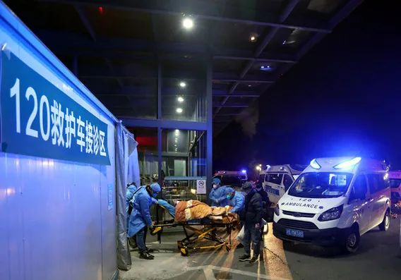 2022年的最后一天，本院急诊室交出的数据是：就诊1987人次，救护车数量175部，留观患者数量241人 ...