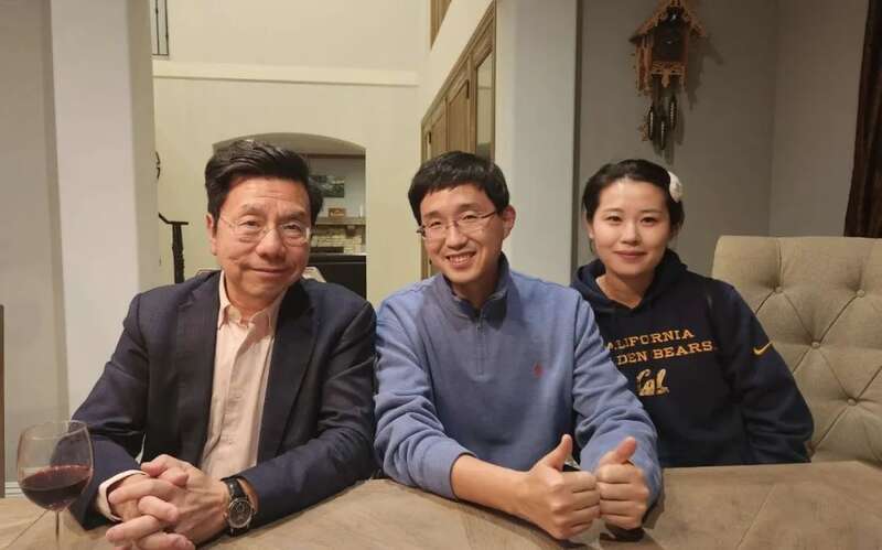 尤洋（中）与李开复（左）合照