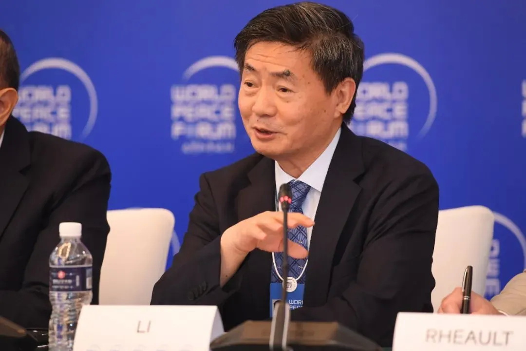 中国社科院学部委员李向阳发言