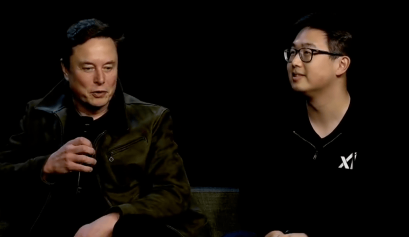 马斯克和 Tony Wu（右）