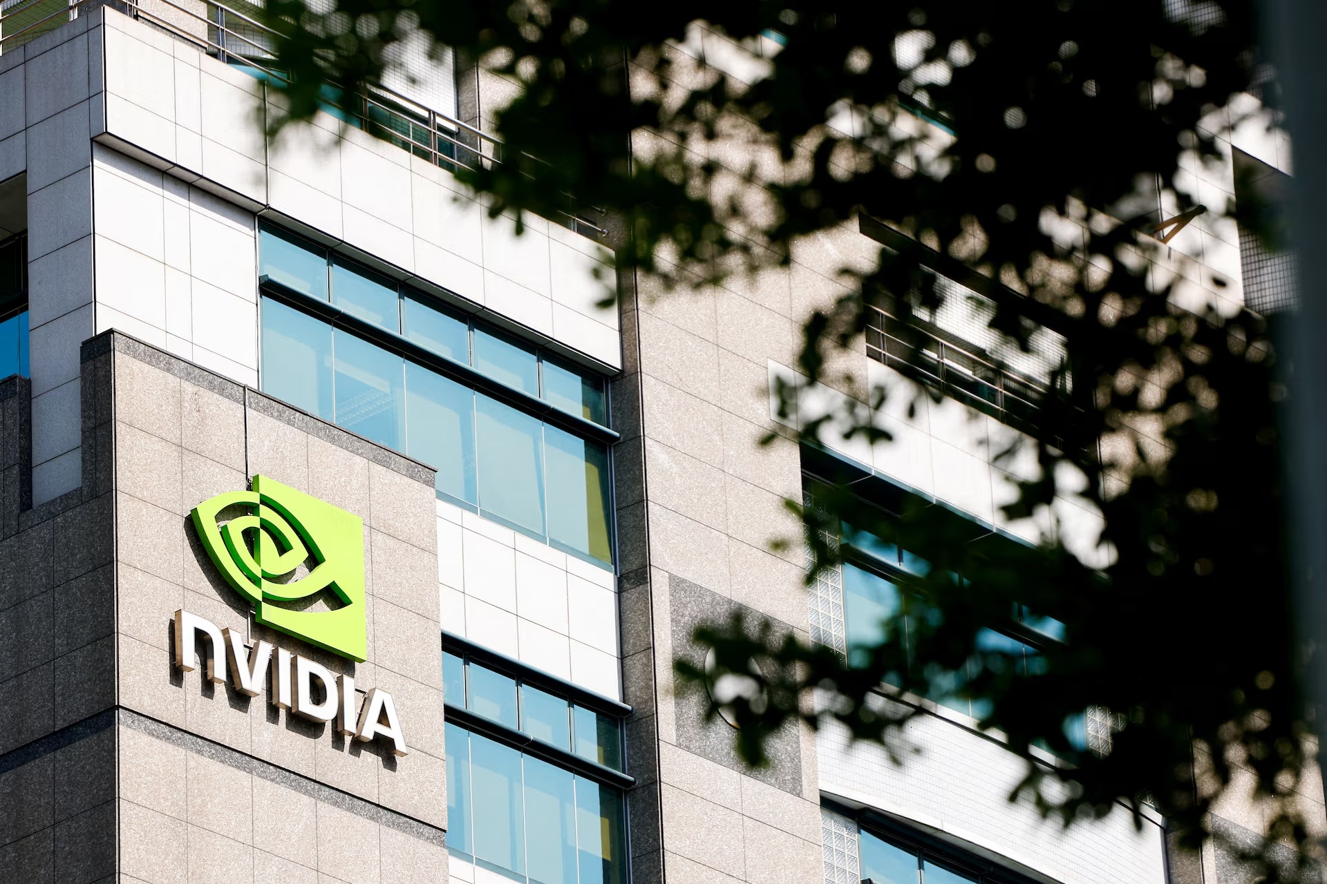 NVIDIA标志出现在台湾台北的一栋建筑上